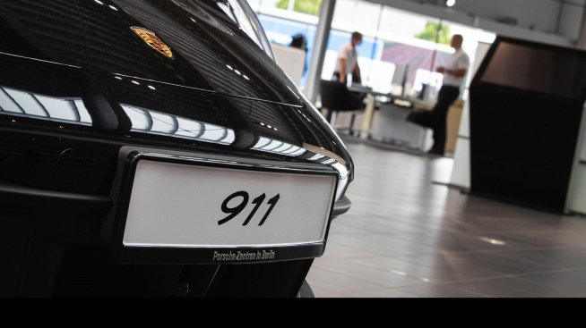 Акциите на Porsche поевтиняват въпреки 41-процентния ръст на оперативната печалба