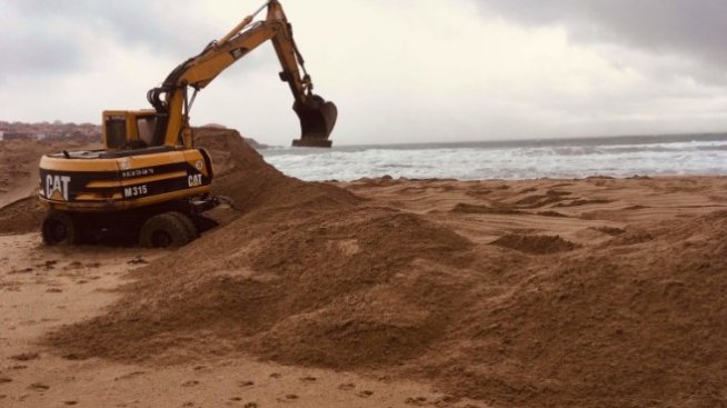 Министерството на туризма проверява има ли незаконна дига на несебърския плаж