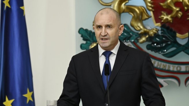 Президентът Румен Радев депозира оставката си
