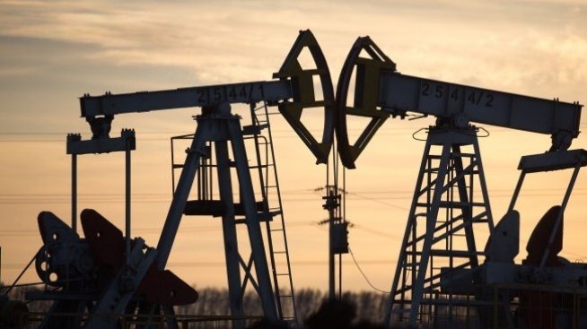 Китай увеличи покупките на американски петрол, възползвайки се от ниските цени