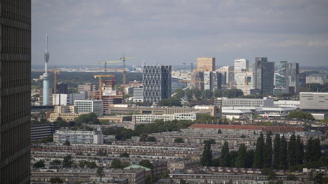 Ами ако си построим дом сами, или как младежите на Амстердам се борят с жилищната криза