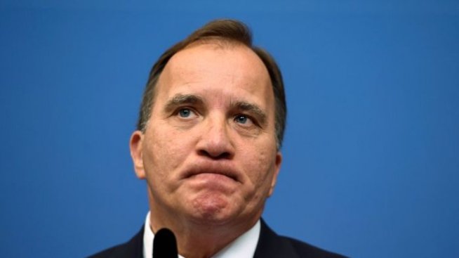 Премиерът на Швеция направи правителствени рокади, за да оцелее на поста