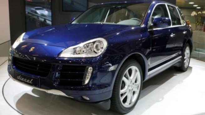 Германия изтегля 22 хил. автомобила Porsche Cayenne заради манипулирани емисии