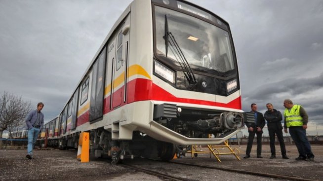 Първият от новите чешки метровлакове пристигна в София