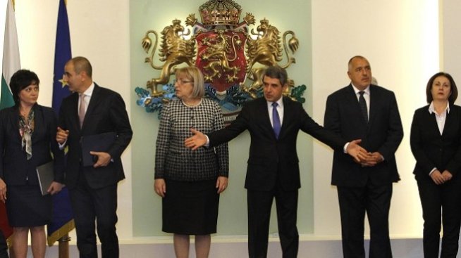 Плевнелиев връчва третия мандат на този, който е готов за него