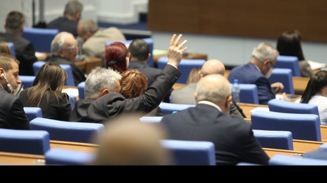 Парламентът забрани промени в структурата на "Български енергиен холдинг"