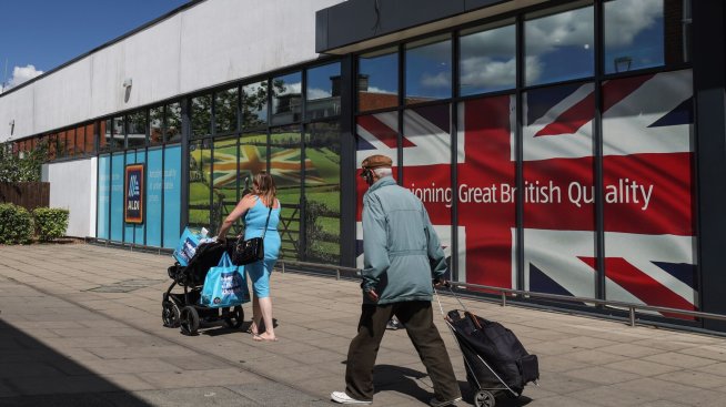 Инфлацията в магазините на дребно във Великобритания се забавя до двугодишно дъно