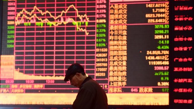 Nikkei се срина с 974 пункта заради опасенията от търговска война