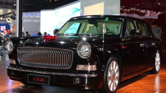 Китайци атакуват с лимузина от висок клас