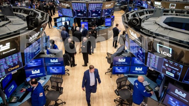 S&P 500 спадна под 5000 пункта за първи път от април 2024 г. 