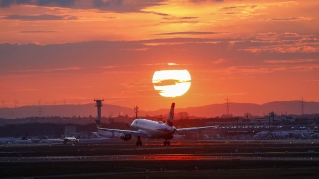 Lufthansa съкращава 95% от капацитета си като приземява 700 самолета