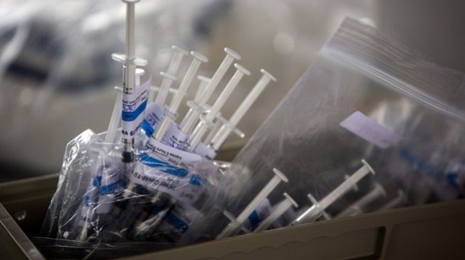 CDC: Близо един милион бустерни дози от COVID ваксини са поставени в САЩ