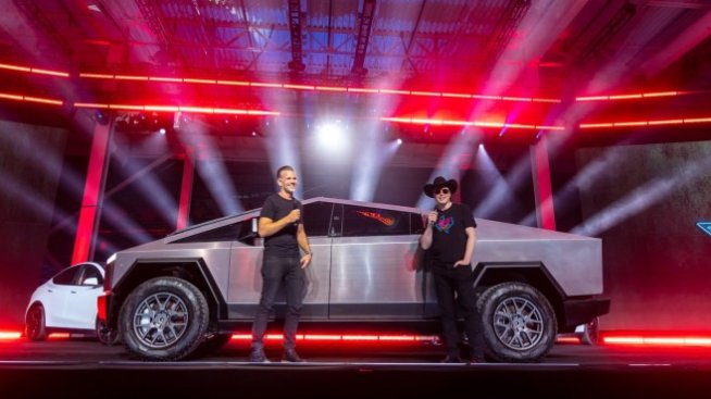 Мъск с нови обещания: Роботакси, нов Roadster и дебют на Cybertruck през 2023 г.