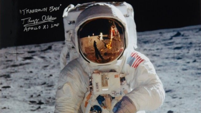 Яке на пътувал до Луната с Apollo 11 астронавт бе продадено за 2,8 млн. долара