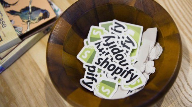 Shopify ще подкрепи криптовалутата на Facebook