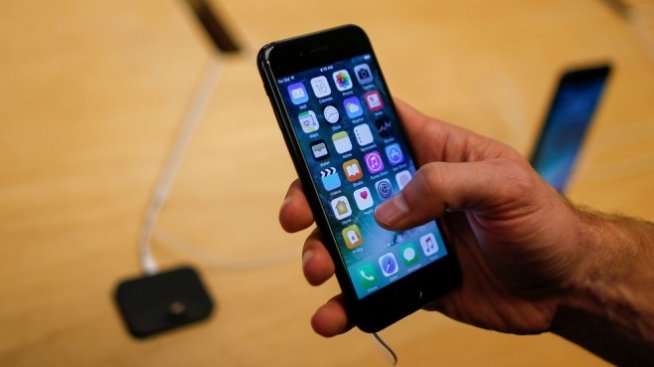 IDC: Бумът на продажбите на смартфони затихва през 2016 г.