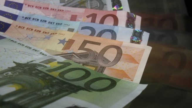 Текущата сметка отново излиза на плюс през март