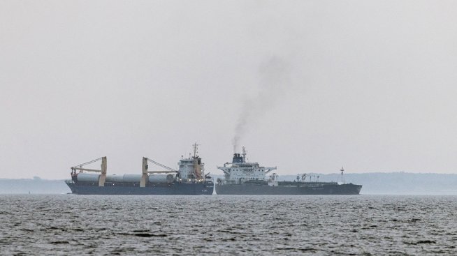 Индия е водещ пазар за руския петрол и може да купува още при "правилни цени"