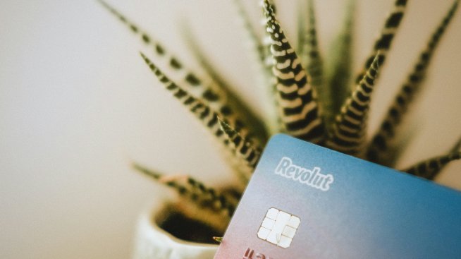 Revolut получи одобрението на централната банка на ОАЕ за дебюта си в емирството
