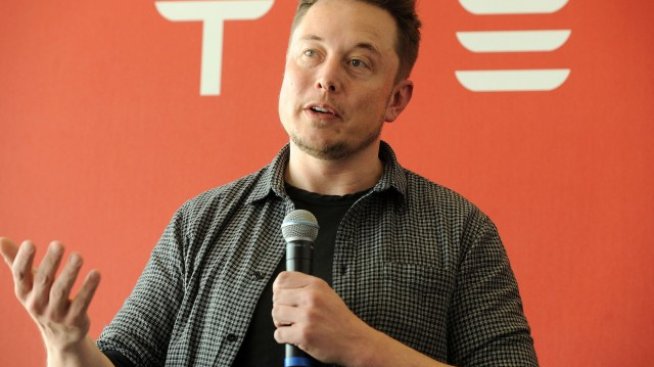 Мъск към служителите на Tesla: Работете повече, харчете по-малко