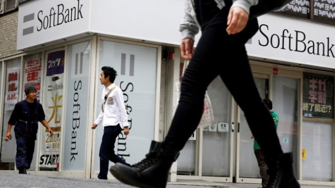 SoftBank изненадващо се разделя с президента си 