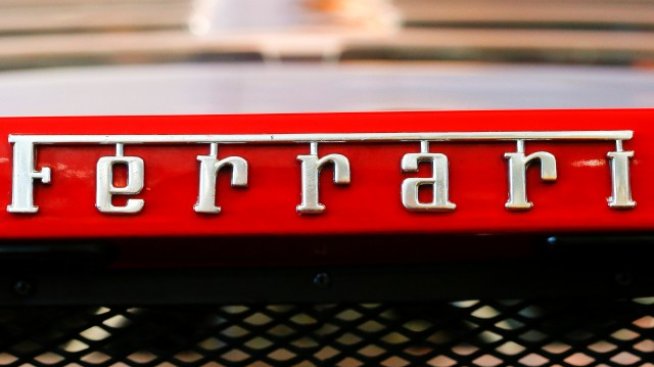 Ferrari минава само на автоматични скоростни кутии