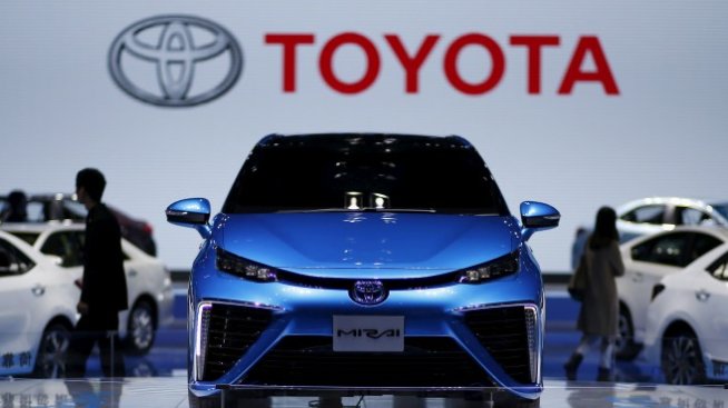 Toyota връща 1 милион хибрида в сервизите