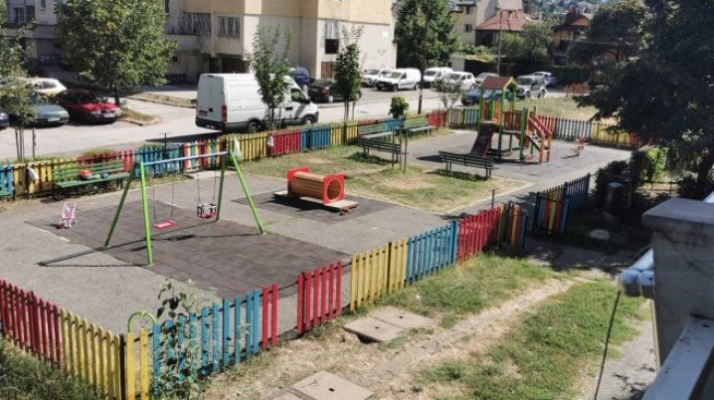 Контролът върху детските площадки за игра намалява