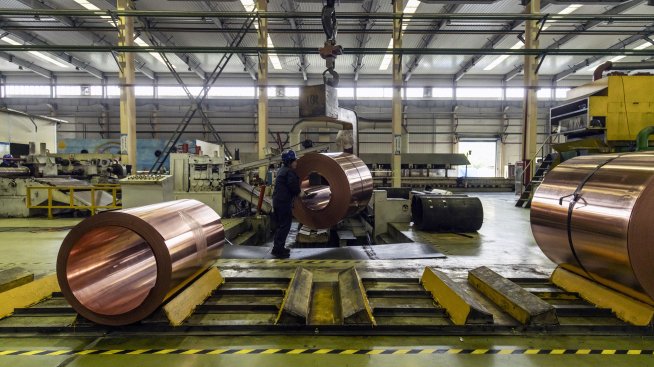 Активността във фабриките и в сектора на услугите в Китай се понижава