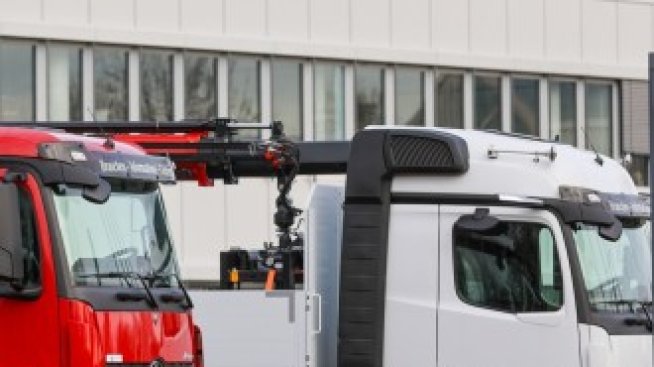 Ще съкращава ли Daimler работни места след отделянето на бизнеса с камиони?