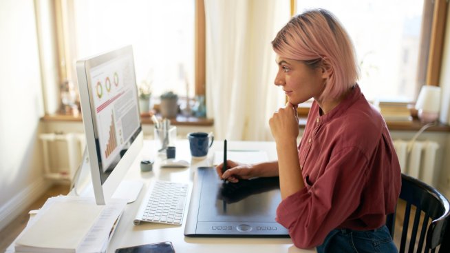 Половината от хората, които използват AI в работата си, не му се доверяват