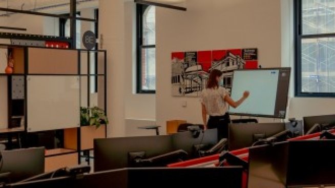 Завърналите се служители в офисите в САЩ достигат пандемичен връх