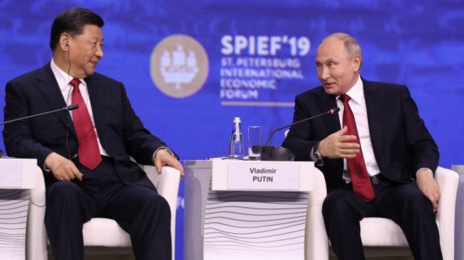 Опитът на Путин да контролира миналото следва модела на Си Дзинпин