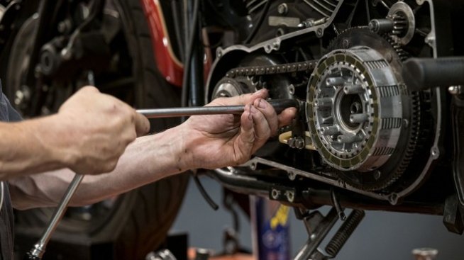 Активността в сектора на услугите в САЩ се забавя рязко през декември