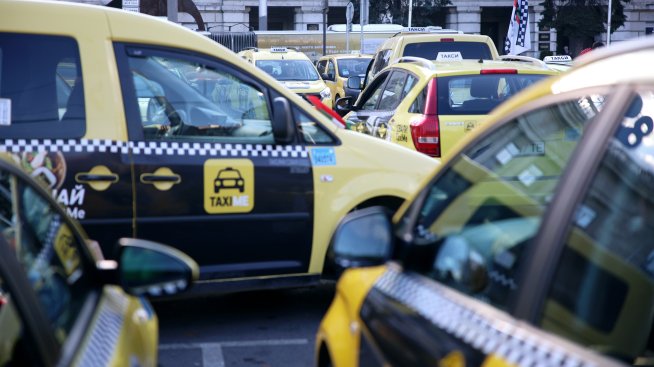 КЗК се самосезира заради увеличението на „Гражданска отговорност“ за такситата