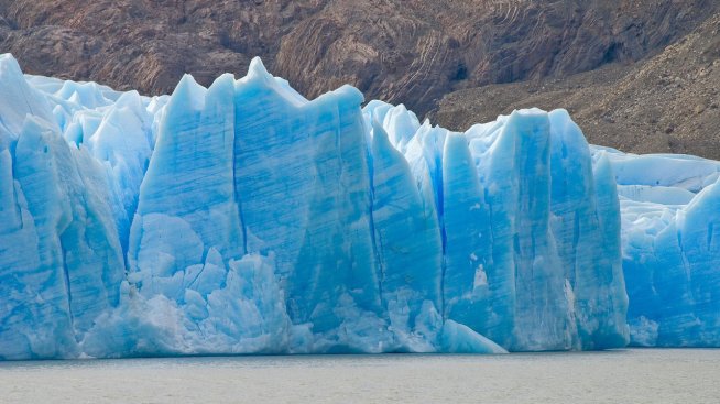 Гренландия е загубила с 1 трлн. тона повече лед от очакваното заради интензивно топене