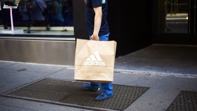 След силно начало на 2021 г. Adidas повишава прогнозата си