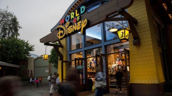 Печалбата на Disney се срива с над 90% заради коронавируса