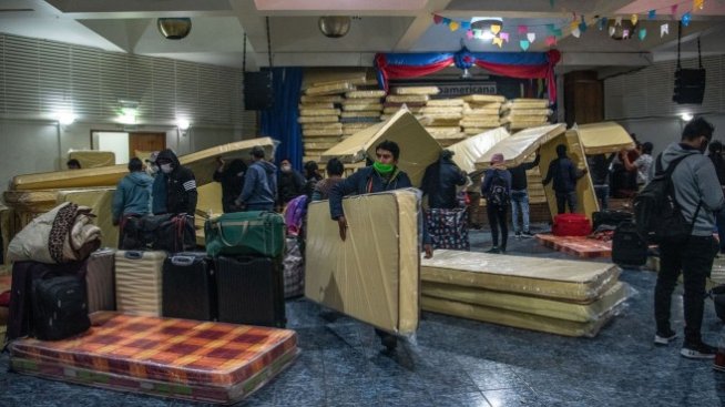 Защо почнахме отново да държим пари под дюшека?