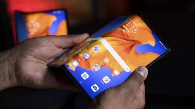 Huawei прави втори опит на пазара на сгъваемите телефони