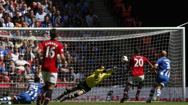 Футболни клубове в Англия свиват разходите заради правилата за финансов феърплей