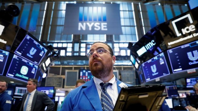 Dow започва петъчната сесия с ръст от над 200 пункта*