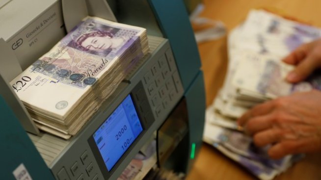 Паундът може да достигне 2-годишно дъно, ако новият британски премиер е евроскептик