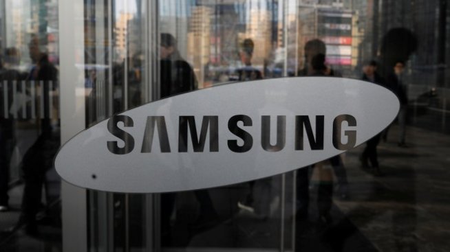 Как Samsung се опитва да лавира между Китай и САЩ в търговската война?