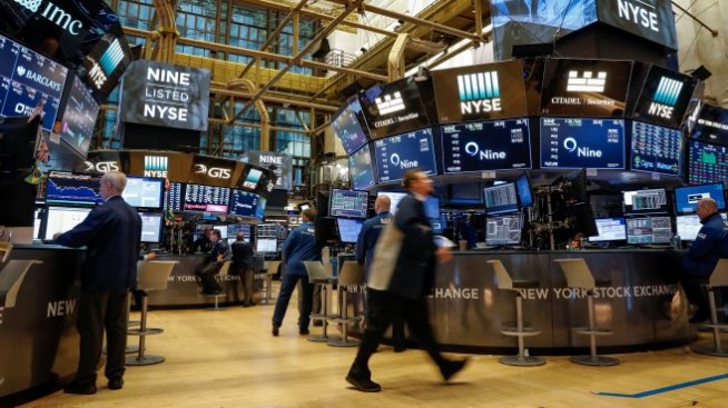 Икономическите данни и медийният сектор повдигнаха духа на Wall Street*