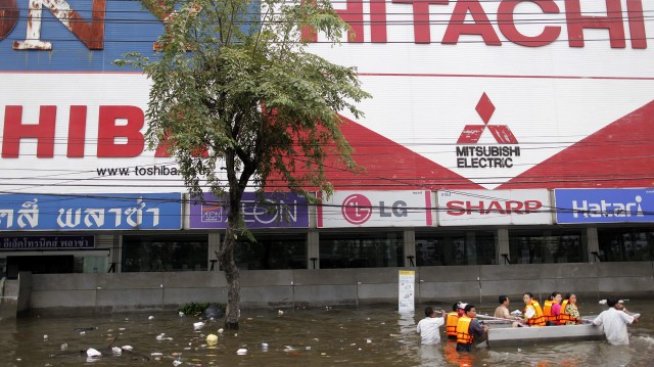 Наводненията в Тайланд затрудниха световния IT бизнес 
