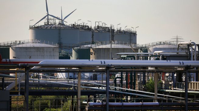 Цената на европейския газ се срина с 20% заради бързо пълнещите се хранилища