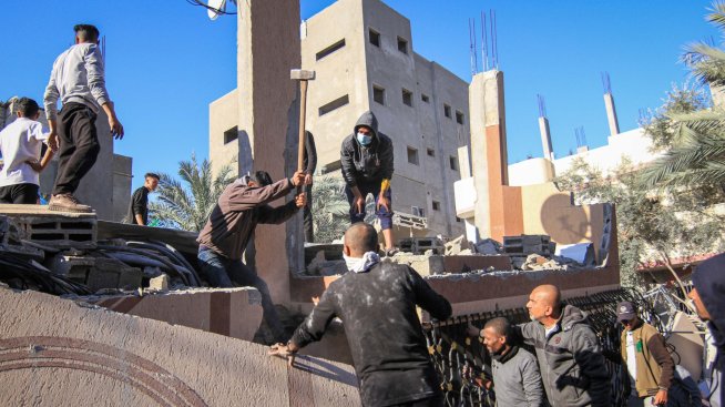 Посредниците в Газа търсят "последната формула" за примирие между Израел и "Хамас"