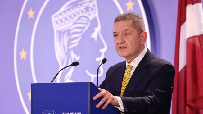 Панета: Европа не трябва да използва еврото като оръжие
