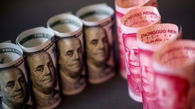 Китай купува почти всички руски енергоресурси в юани